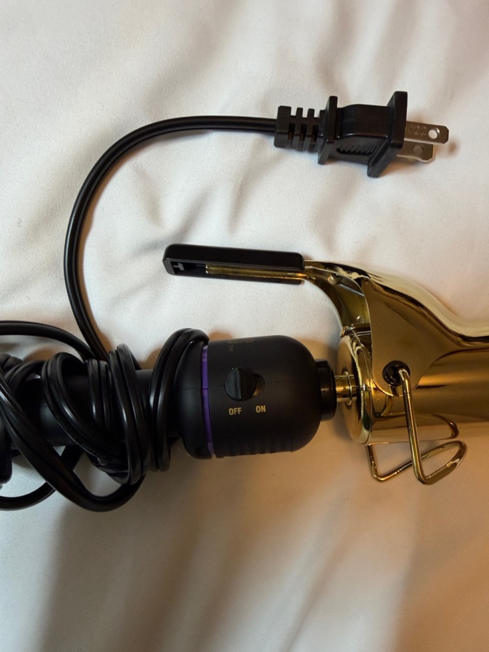 Hot Tools 1.5” Curling Iron - Picture 4 of 6